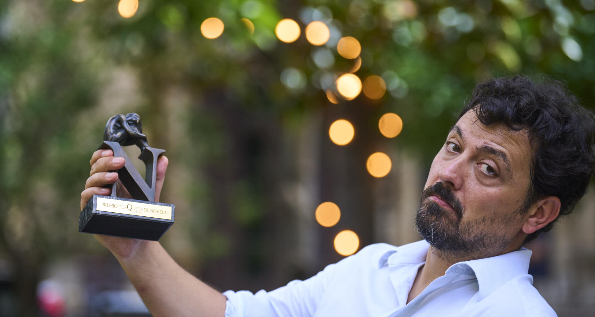 Francisco Serrano gana el Premio Tusquets con “una historia de terroristas enamorados”