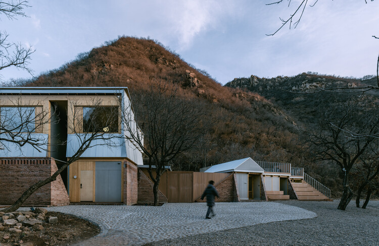 Terraza llena de castaños / Wonder Architects - Fotografía exterior