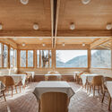 Terraza llena de castaños / Wonder Architects - Fotografía interior, Comedor