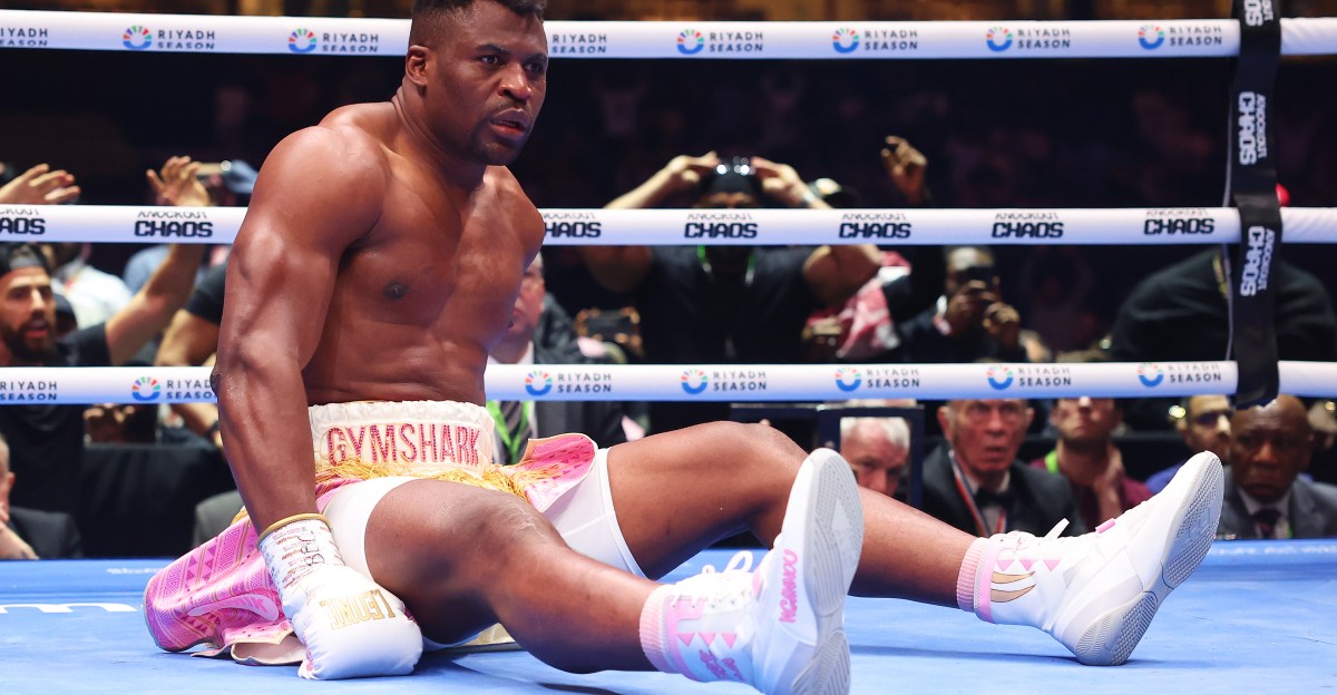 Francis Ngannou no compitiendo, una tragedia que molesta a Joe Rogan de UFC