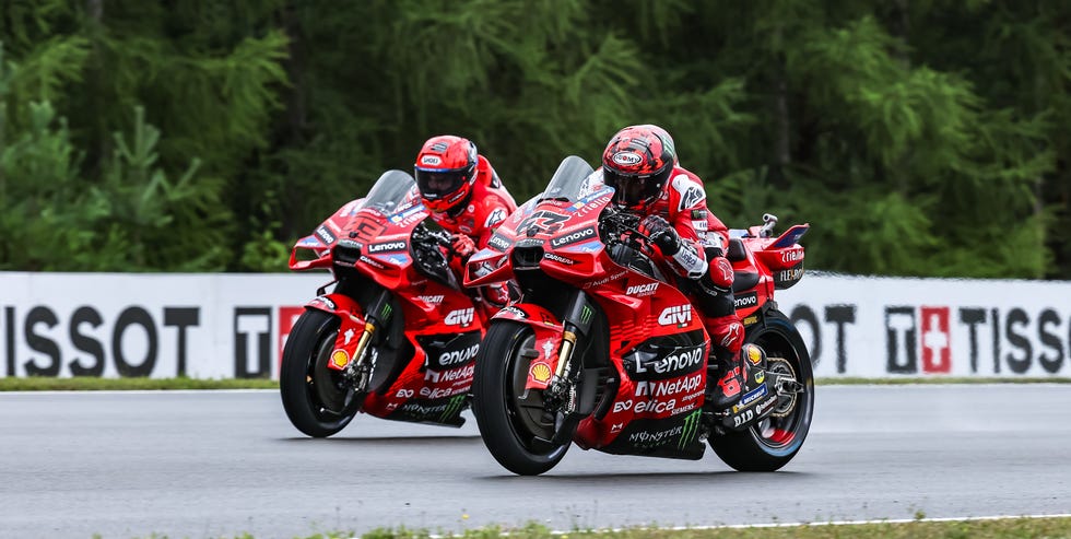 marc márquez y pecco bagnaia ducati