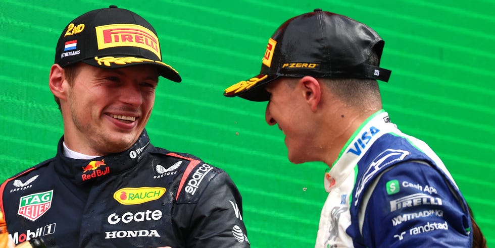 isack hadjar y max verstappen red bull f1