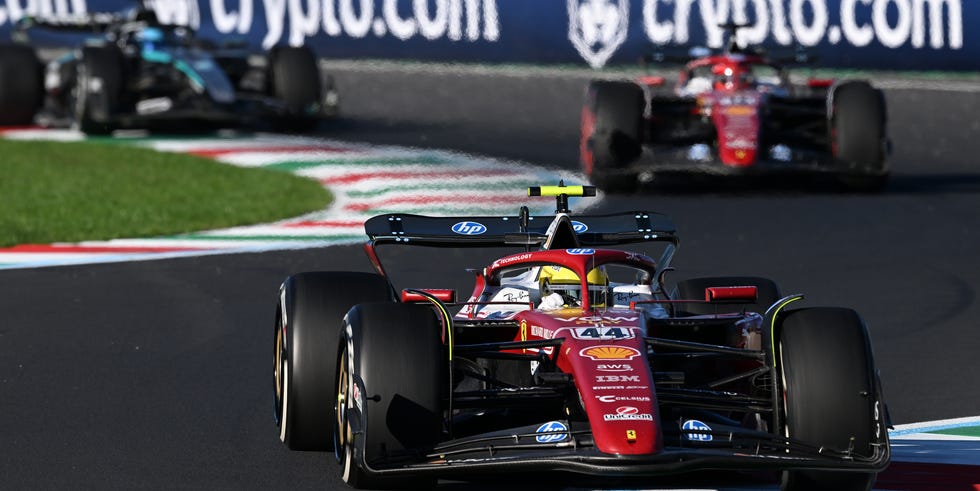 lewis hamilton y charles leclerc ferrari f1