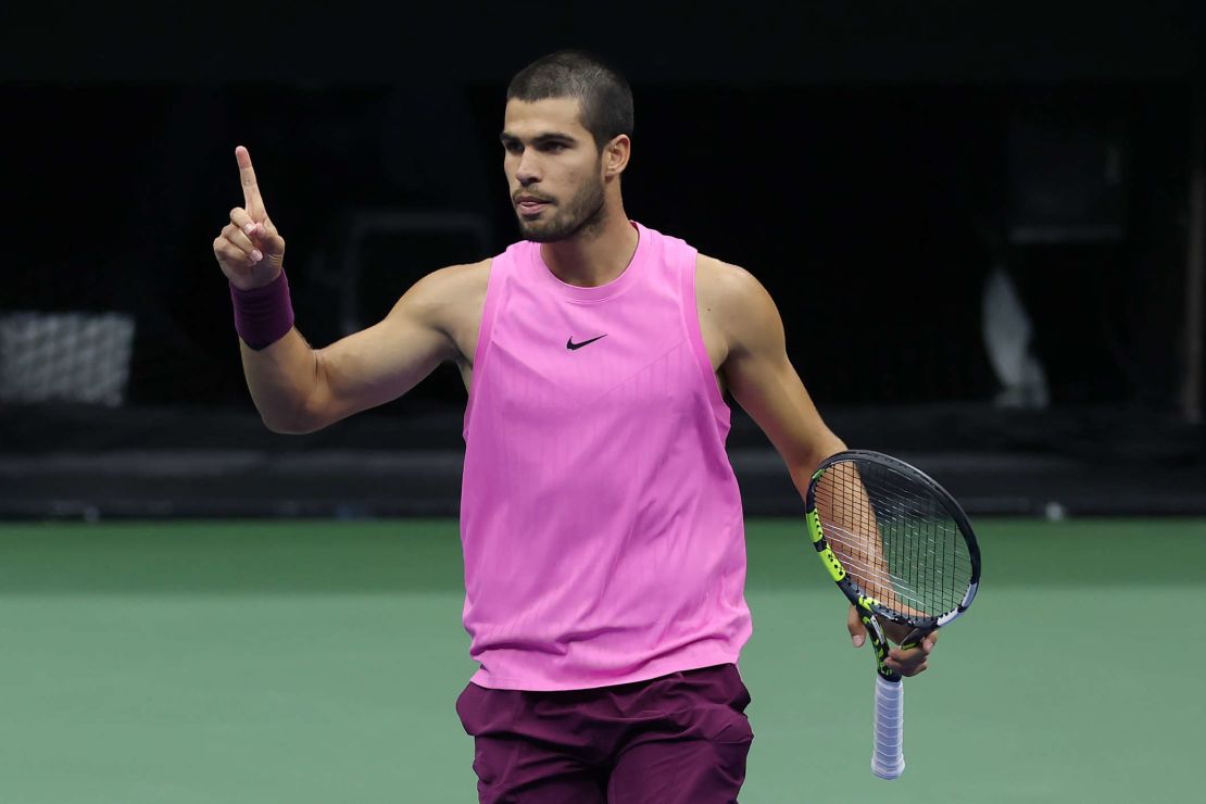 Alcaraz celebra un punto en la final del US Open 2025 ante Jannik Sinner.