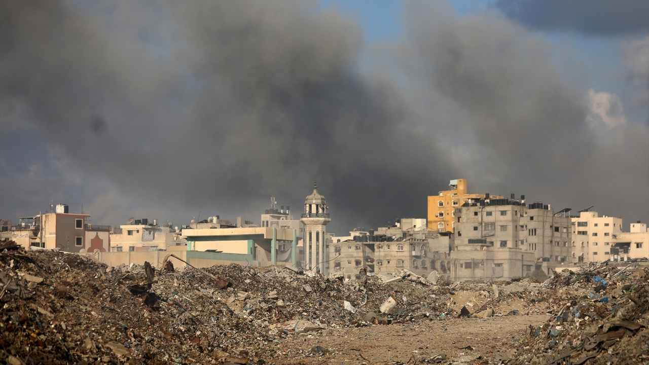 Hamás reclama a Israel que retroceda y deje de bombardear Gaza durante 24 horas para recuperar el contacto con dos rehenes