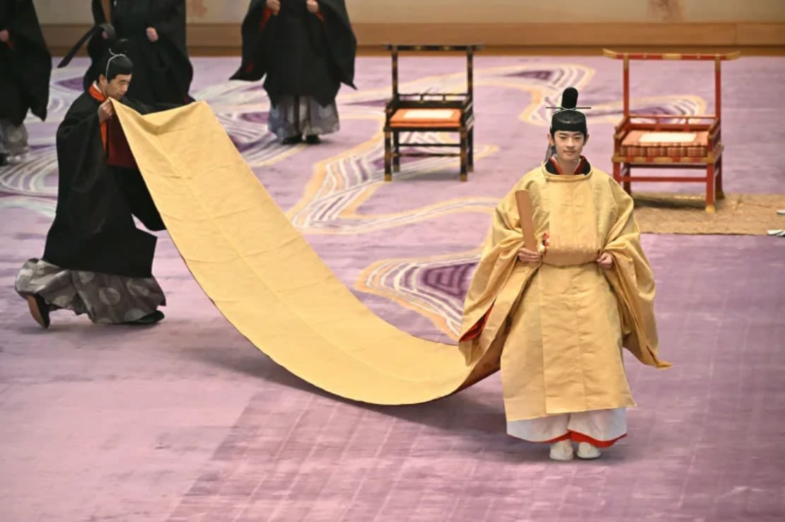 El príncipe Hisahito de Japón participa en su ceremonia de mayoría de edad, Kakan-no-Gi, en el Palacio Imperial de Tokio el sábado.