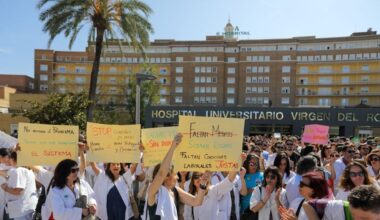 Otra huelga médica y una nueva amenaza sindical acorralan a Mónica García