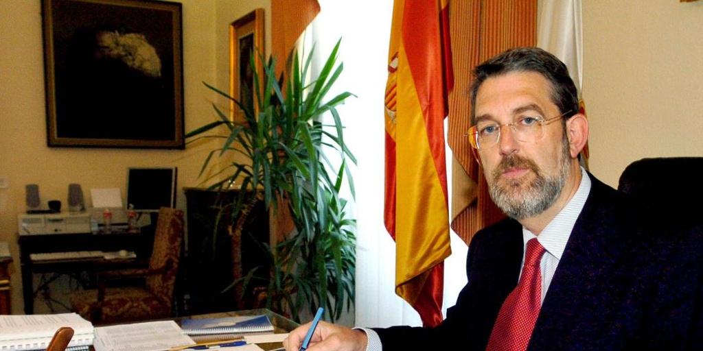 Muere Agustín Ibáñez, exdelegado del Gobierno de Cantabria, en un accidente de moto