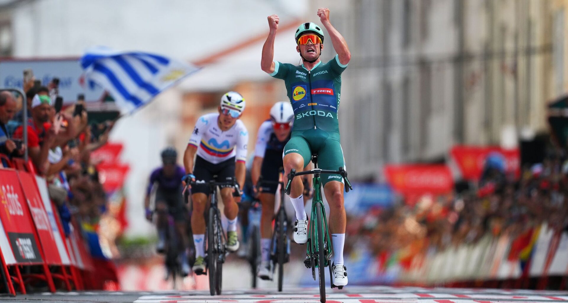 Vuelta a España 2025 | Vídeo final 15ª etapa, ganador, resultado y clasificación general - Victoria de Mads Pedersen y Jonas Vingegaard sigue líder - Ciclismo vídeo