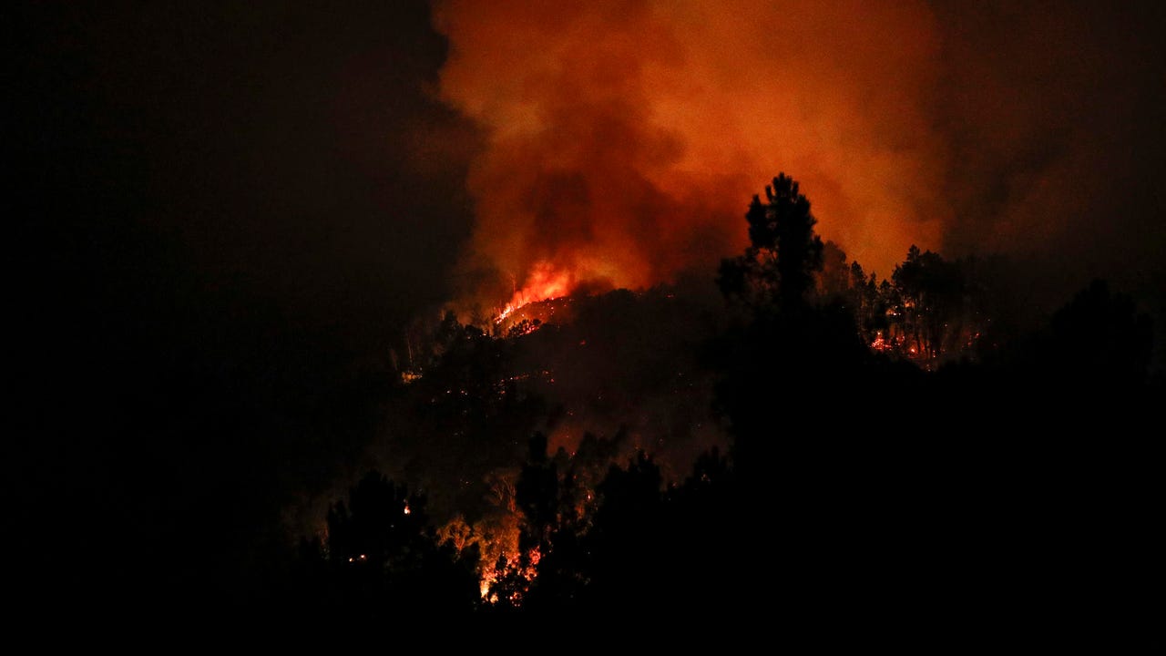 Un incendio en Pantón (Lugo) deja más de 2.000 hectáreas quemadas y provoca varios desalojos