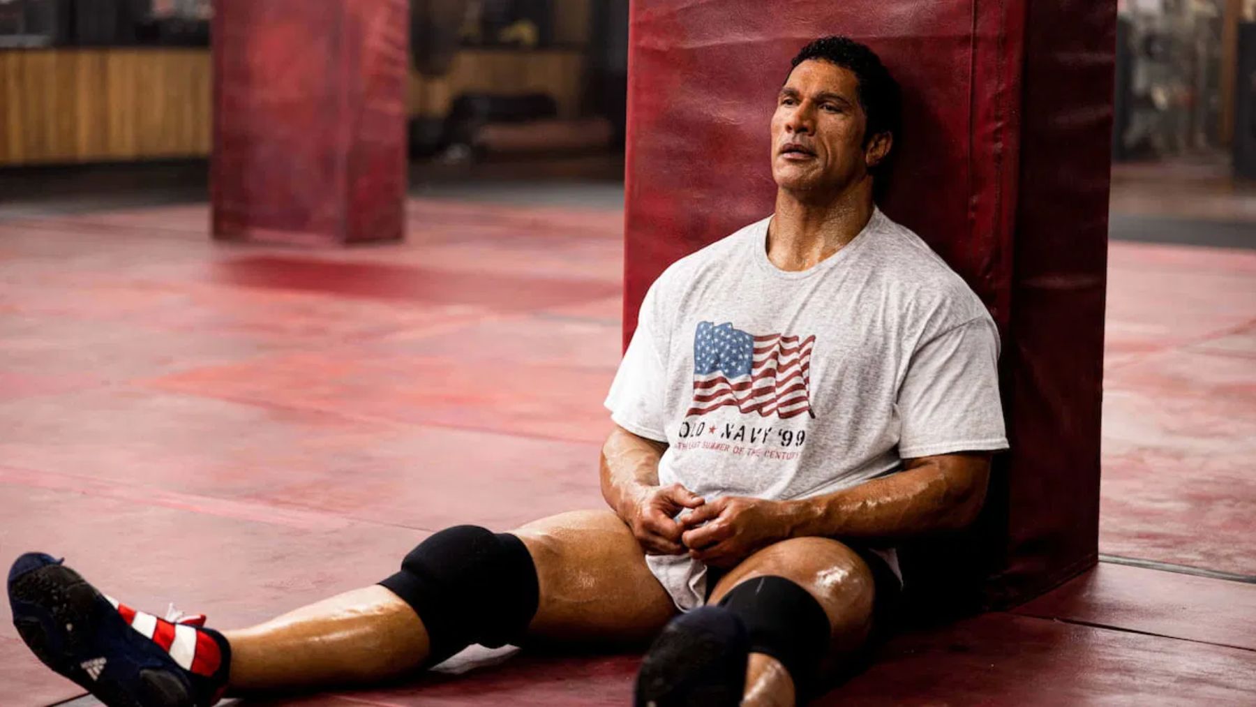los músculos de Dwayne Johnson quieren levantar un Oscar con 'The Smashing Machine'