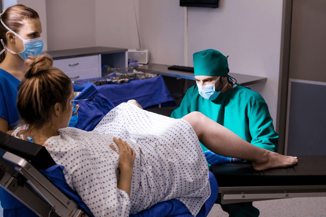 La Federación Internacional de Ginecología actualiza las pautas para el parto vaginal tras una cesárea