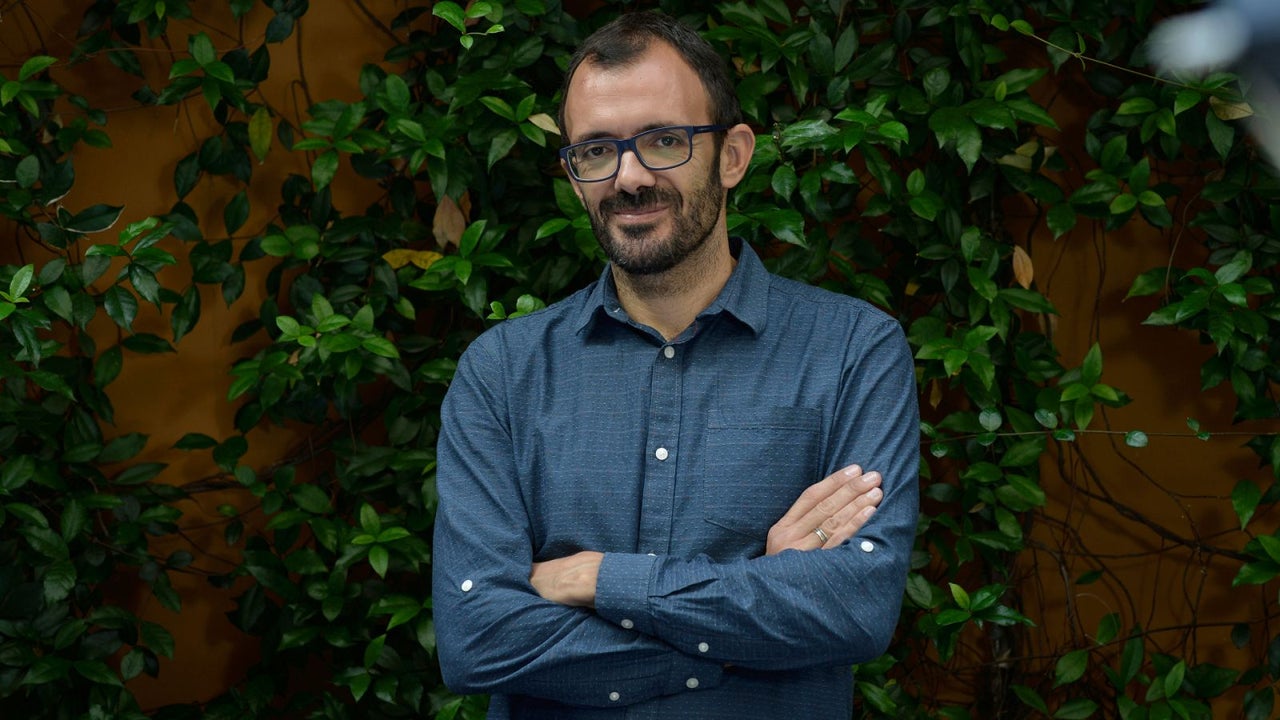 Isaac Rosa abre las puertas de un club invisible llamado insomnio