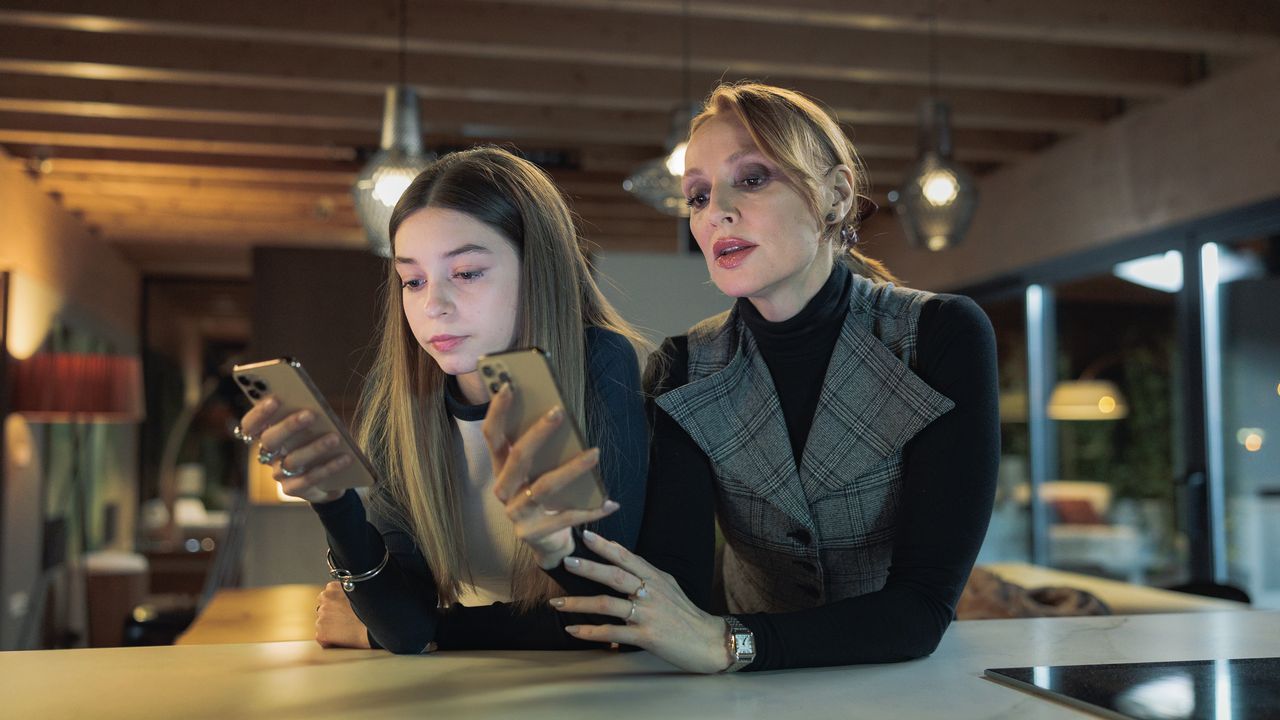 La serie española «Nails» se preestrena en A Coruña con la presencia de Teresa Cuesta - La Voz de Galicia