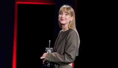 Jennifer Lawrence pisó fuerte en San Sebastián con una de las tendencias más controvertidas: tacones y calcetines