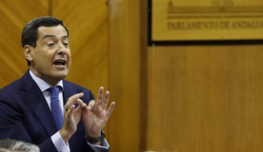 Juanma Moreno publica en octubre su primer libro, 'Manual de convivencia'