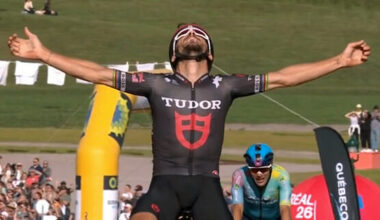 Julian Alaphilippe  recupera la sonrisa con una magistral victoria en el Gran Premio de Quebec