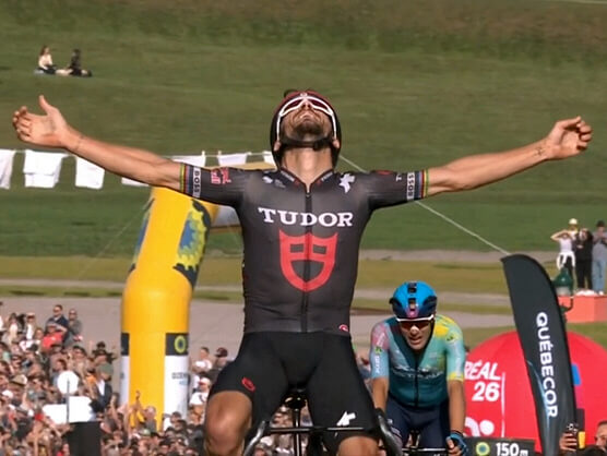 Julian Alaphilippe  recupera la sonrisa con una magistral victoria en el Gran Premio de Quebec