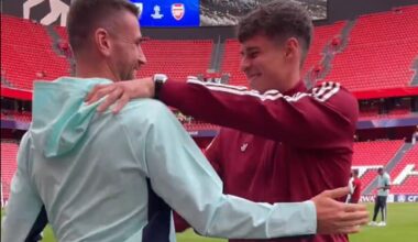 Kepa Arrizabalaga regresa a San Mamés y se funde en un abrazo con Unai Simón