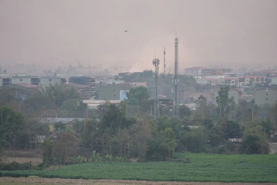 El complejo de centros de estafa KK Park, en la ciudad de Myawaddy, al sureste de Myanmar, visto desde la frontera con Tailandia, en febrero de 2025.