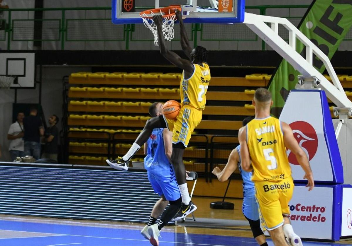 El Dreamland Gran Canaria disfruta de la primera alegría de la pretemporada ante el Río Breogán
