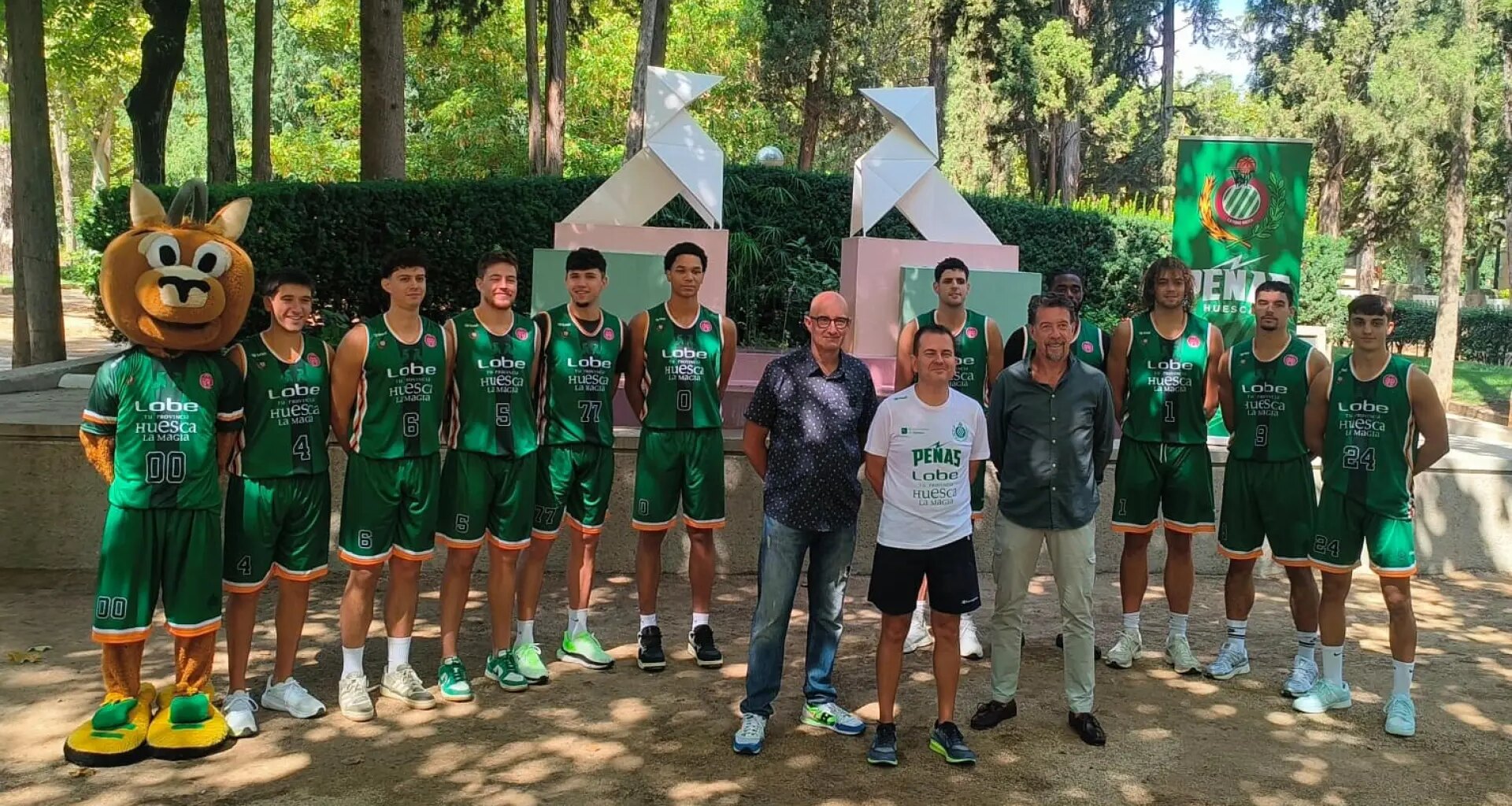 El paseo Ramón Acín y sus pajaritas, protagonistas de la nueva equipación del CB Peñas