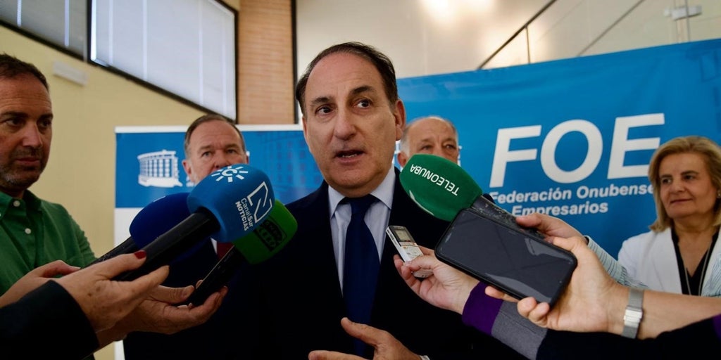 Las empresas andaluzas rechazan el pacto de Pedro Sánchez y Puigdemont que las obliga a atender en catalán a los clientes: «Es un 'págalo tú'»