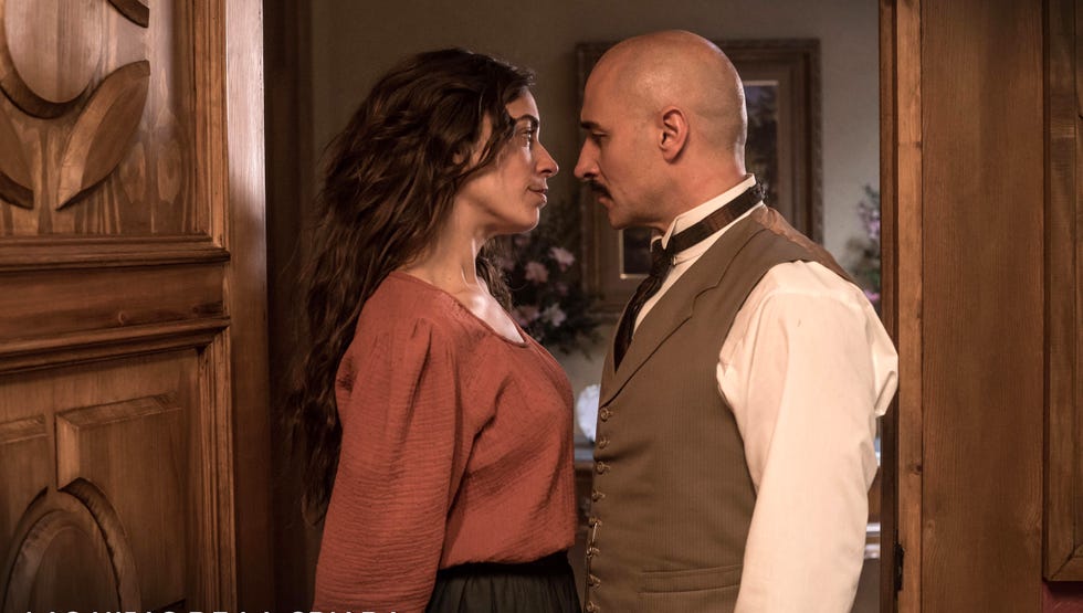 carlota baro y alain hernandez en las hijas de la criada