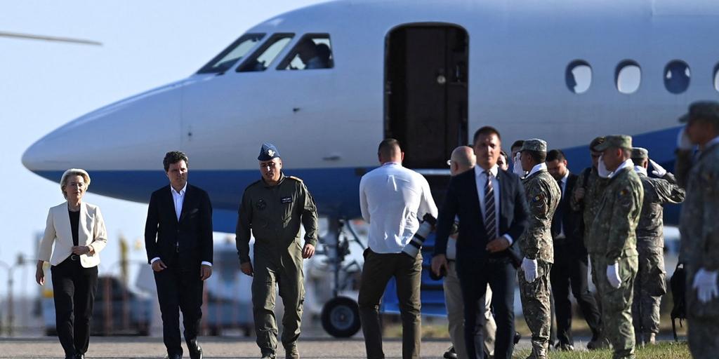 Von der Leyen, más expuesta a ataques cibernéticos ante la falta de un avión oficial o militar
