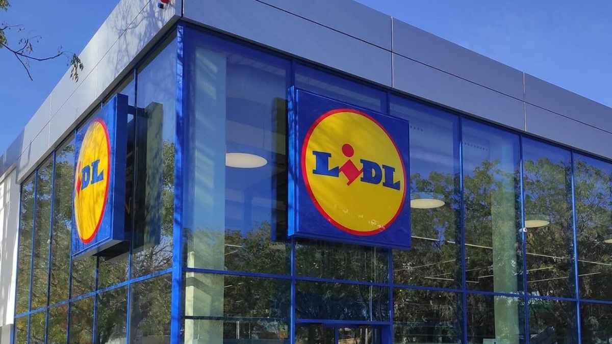 Fachada de supermercado Lidl que lanza pulidora recargable para coche por 32,99 euros