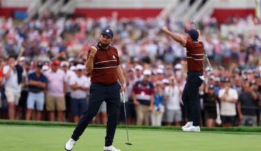 Shane Lowry y Rory McIlroy celebran en el green del hoyo 17 duranye su fourball contra Cameron Young y Justin Thomas.