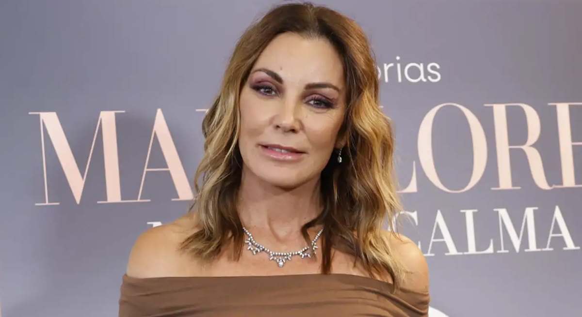 "Se ha puesto todo el mundo muy nervioso con mi libro", dice Mar Flores, aunque no tanto como se puso ella con alguna portada