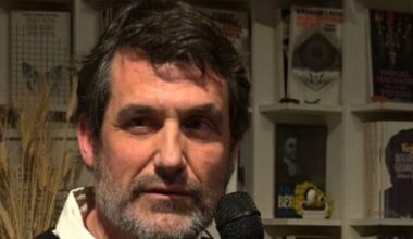 Marc Colell recibe el premio de Novela Café Gijón 2025 por su obra 'Las crines'
