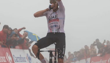 Marc Soler rey de la etapa de La Farrapona de La Vuelta, Vingegaard sujeta a Almeida