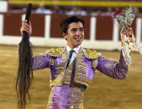 Puerta Grande Marco Pérez en Andújar - SALAMANCArtv AL DÍA