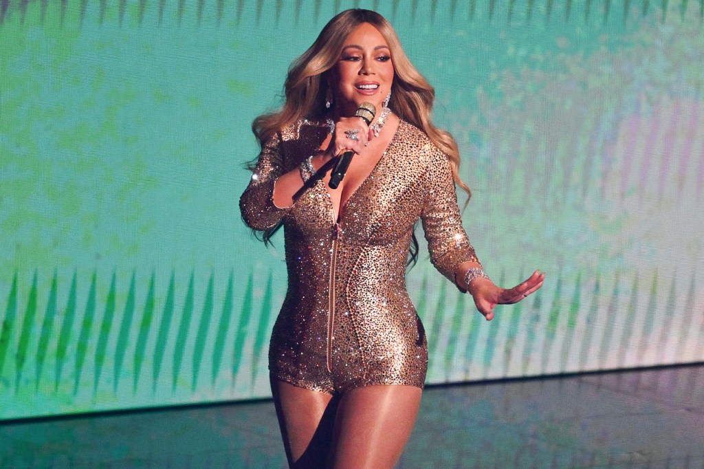 Mariah Carey actúa en los VMAs y recibe el Video Vanguard Award