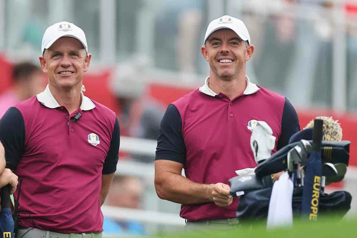 Rory McIlroy, junto a Luke Donald, justo antes de salir a jugar su ronda de prácticas. (Photo by Maddie Meyer/PGA of America)