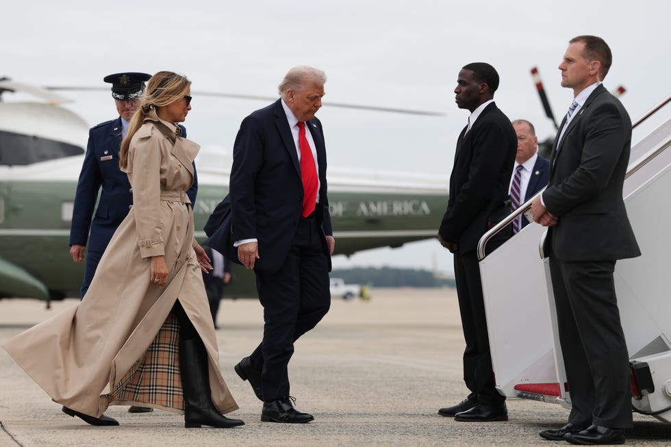 melania trump gabardina