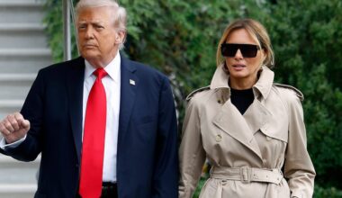 Melania Trump crea el look de aeropuerto perfecto para el otoño 2025