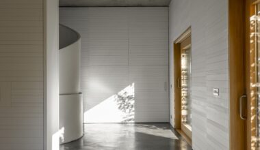 Arcaicamente bella. Casa Blanca por Tuñón y Albornoz Arquitectos