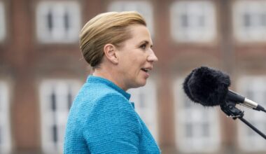 La primera ministra danesa critica a su 'camarada' Sánchez por "aplaudir a los gamberros"