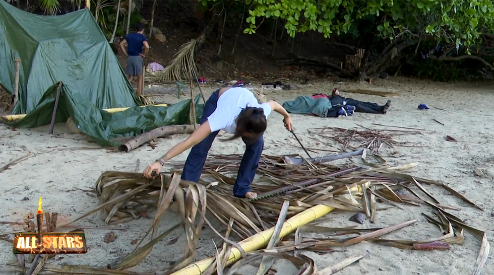 miri perez intenta hacer un tendedero en 'supervivientes'