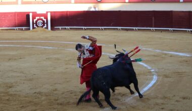 Jorge Martínez hace el toreo caro en Vera
