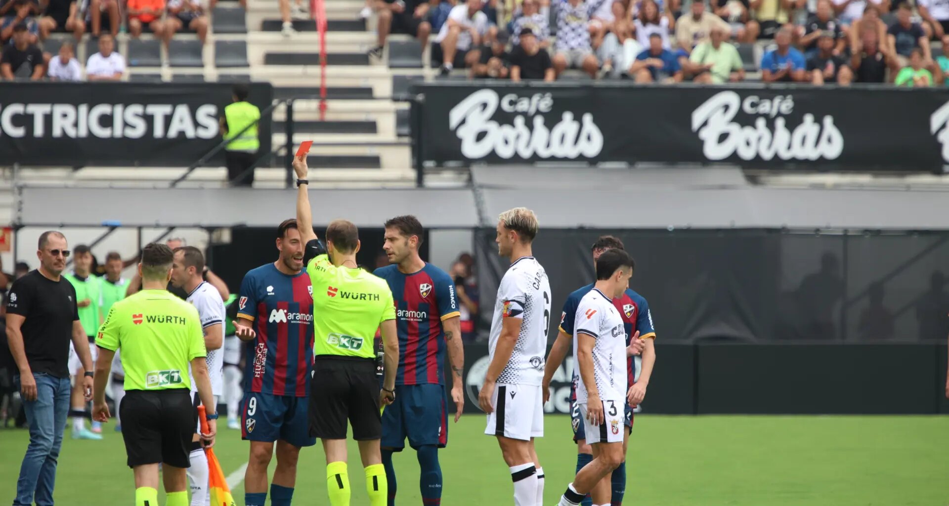 La SD Huesca recibe en Ceuta el primer golpe de realidad de la temporada (2-1)