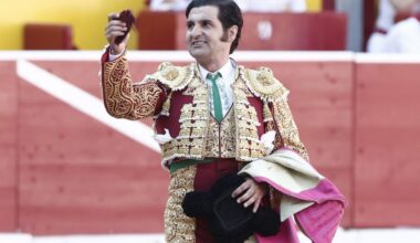 Morante de la Puebla se cae de la Feria Taurina de Murcia al resentirse de una cornada