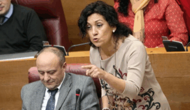 Carmen Ninet se jubila en plena investigación por su falta de titulación