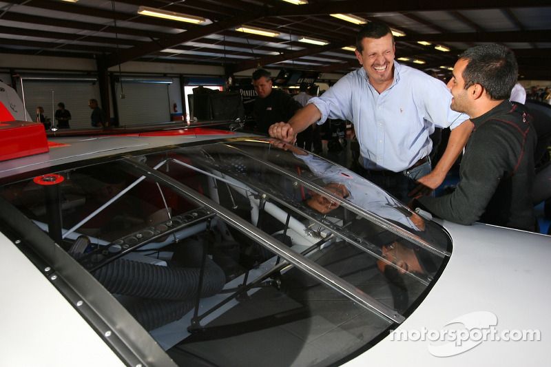 Juan Pablo Montoya y Gunther Steiner en tiempos de ambos en NASCAR.
