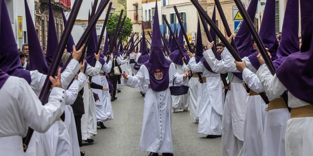 la Madrugada supera los 14.000 nazarenos