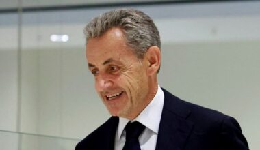 Condenan al expresidente de Francia Nicolas Sarkozy a cinco años de prisión
