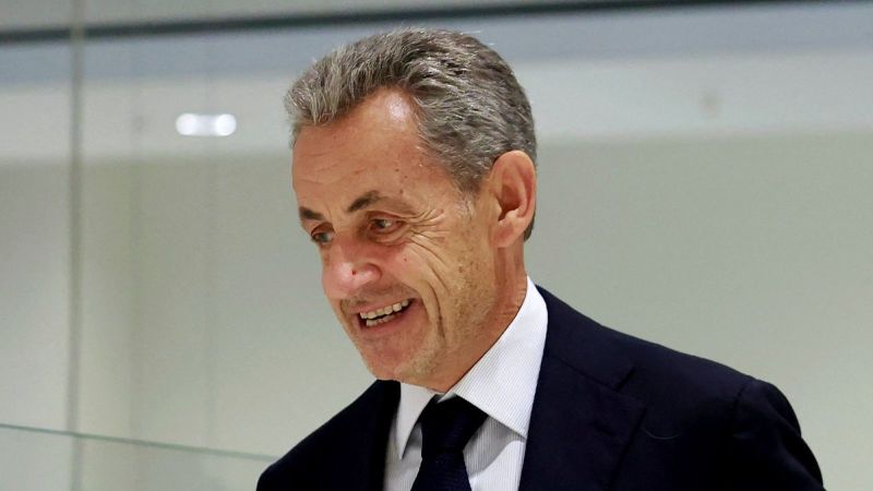 Condenan al expresidente de Francia Nicolas Sarkozy a cinco años de prisión